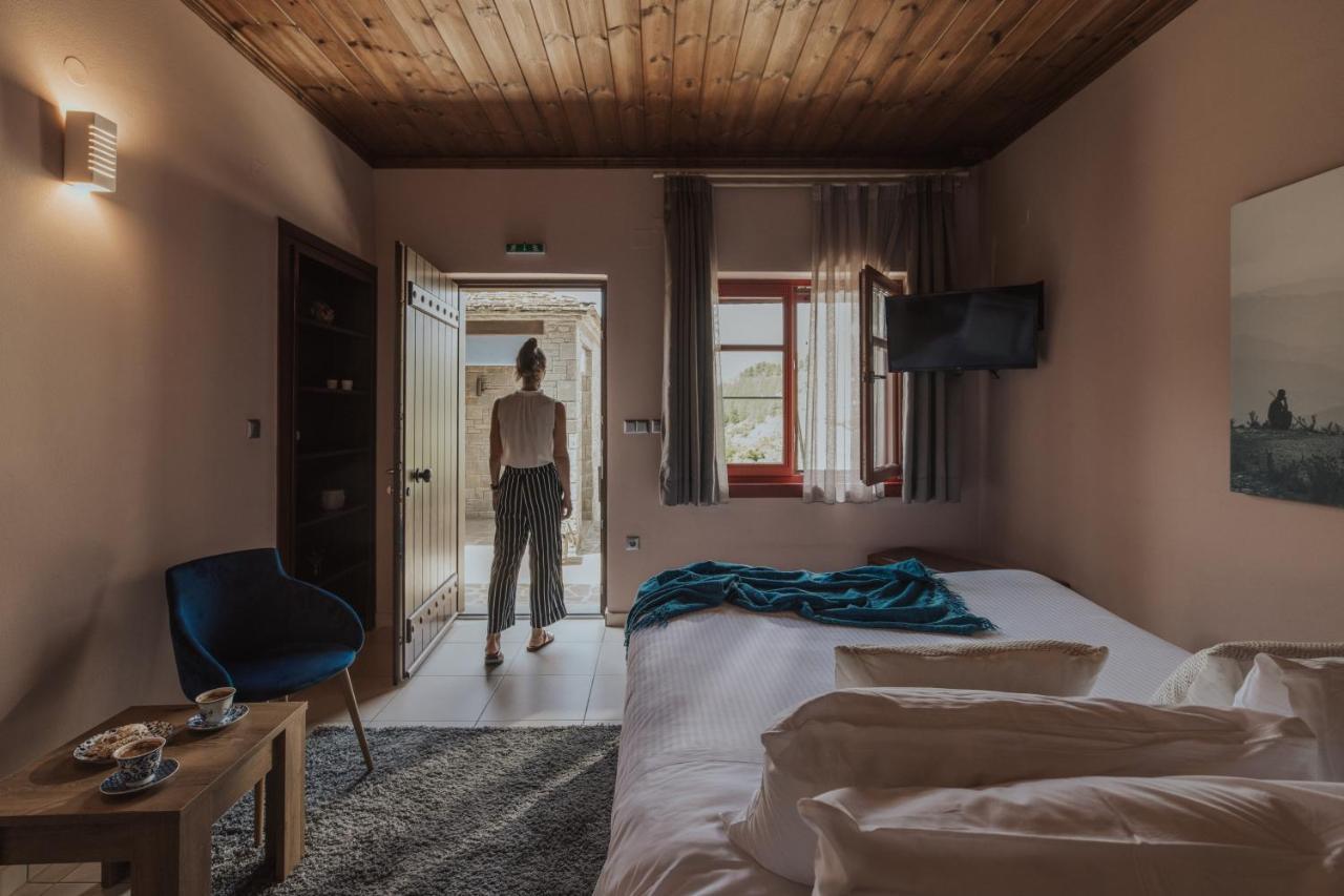 Rouista Tzoumerka Resort Vourgareli Rum bild