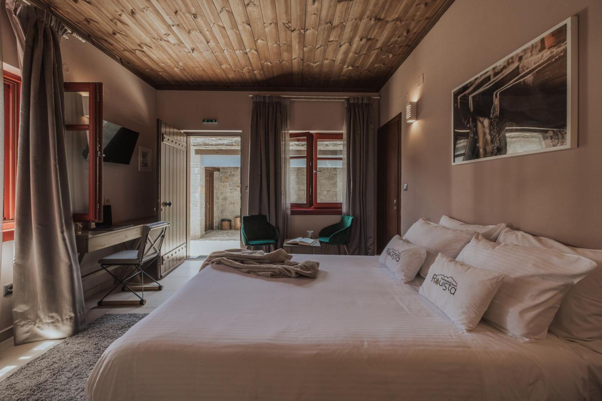 Rouista Tzoumerka Resort Vourgareli Rum bild